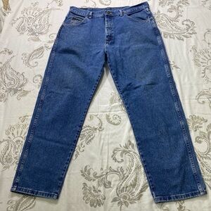Wrangler Jeans Mens 36X28 1/2
"Blue Denim Regular‎ Fit Rugged
Wear Retro Western